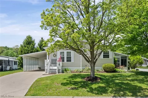 3 Lees Ln, Olmsted Twp, OH 44138