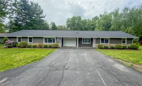 8796 Evergreen Dr, Mentor, OH 44060