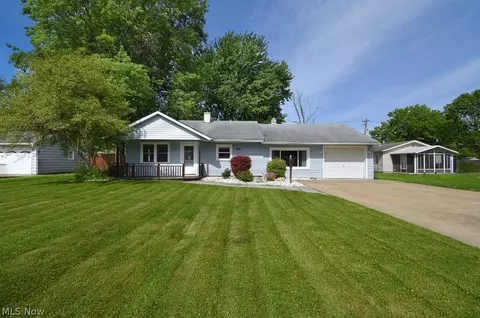 4872 Forest Rd, Mentor, OH 44060