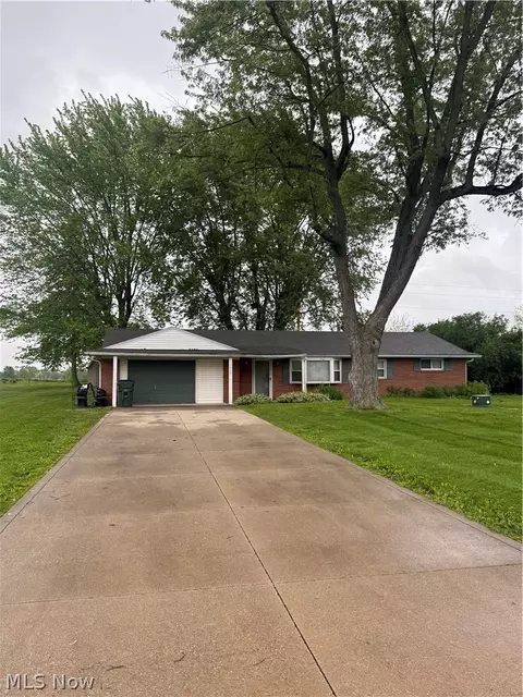 7660 Lakefield St, Louisville, OH 44641