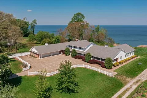 1300 Lake Rd, Conneaut, OH 44030