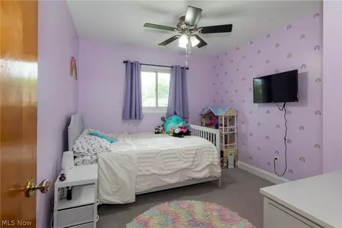 Bedroom - 463 Walnut Dr, Berea, OH 44017 photo 3 of 4