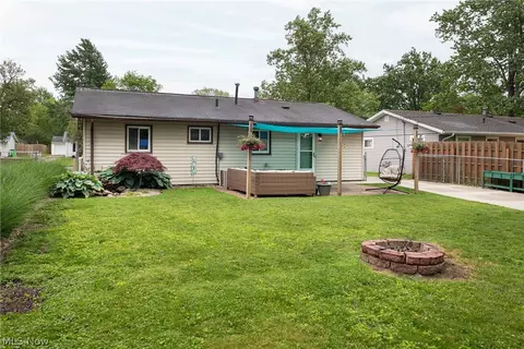 Exterior - 463 Walnut Dr, Berea, OH 44017 photo 5 of 6