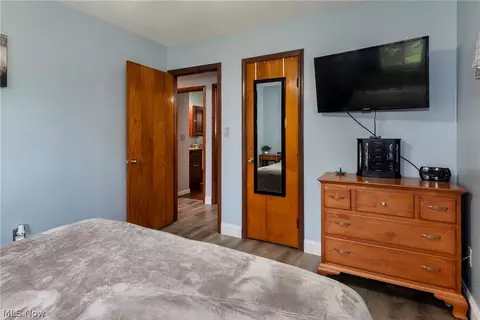 Bedroom - 463 Walnut Dr, Berea, OH 44017 photo 2 of 4