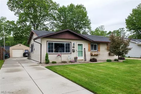 Exterior - 463 Walnut Dr, Berea, OH 44017 photo 6 of 6