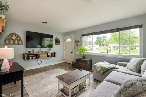 Living - 463 Walnut Dr, Berea, OH 44017 photo 1 of 1