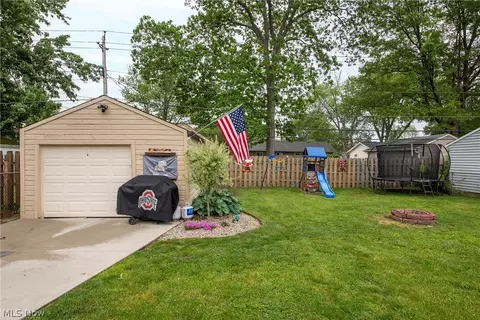 Exterior - 463 Walnut Dr, Berea, OH 44017 photo 3 of 6