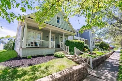 5263 Frederick St, Barberton, OH 44203