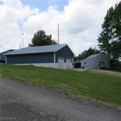3086 Apollo Rd SE, Carrollton, OH 44615