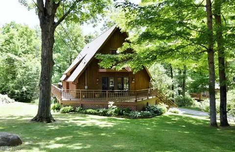 14731 Evergreen Dr, Burton, OH 44021