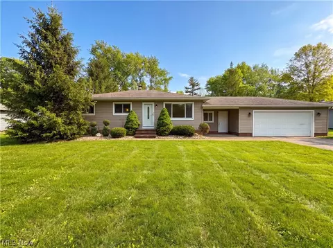 10845 Gregory Ln, North Royalton, OH 44133