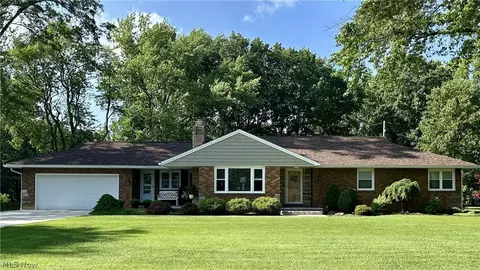 1319 Glamorgan St, Alliance, OH 44601