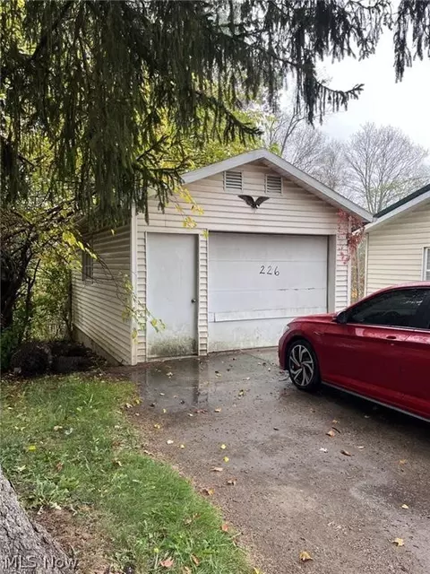226 E Main St, Freeport, OH 43973 photo 9