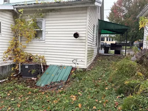 226 E Main St, Freeport, OH 43973 photo 5