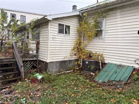 226 E Main St, Freeport, OH 43973 photo 4