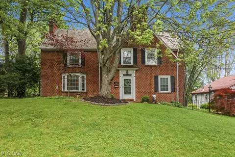 705 Overlook Dr, Alliance, OH 44601