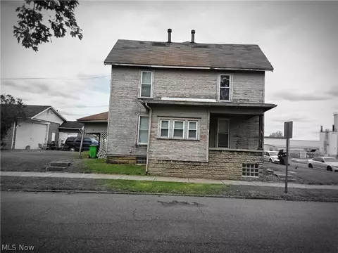 369371 5th, Coshocton, OH 43812