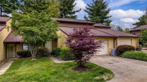 82 Silver Valley Blvd, Munroe Falls, OH 44262