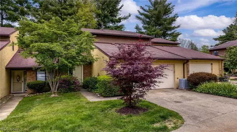 82 Silver Valley Blvd, Munroe Falls, OH 44262