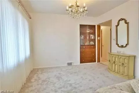 Living - 735 Brookfield Ave, Boardman, OH 44512 photo 4 of 7