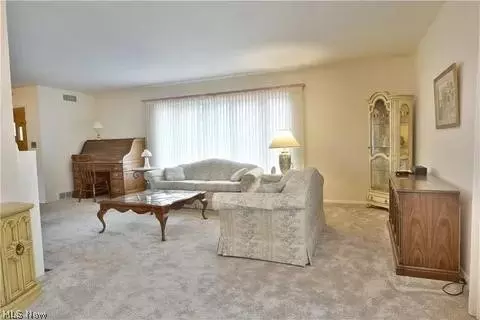 Living - 735 Brookfield Ave, Boardman, OH 44512 photo 2 of 7