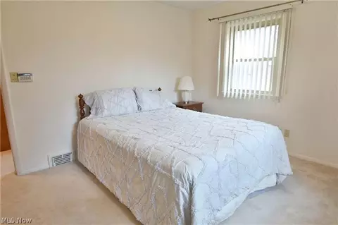 Bedroom - 735 Brookfield Ave, Boardman, OH 44512 photo 2 of 4