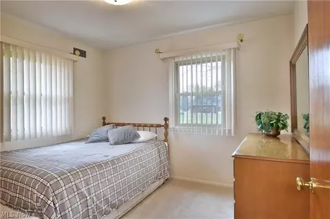 Bedroom - 735 Brookfield Ave, Boardman, OH 44512 photo 3 of 4