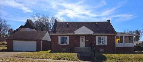 1521 Nicholear Ave, Coshocton, OH 43812