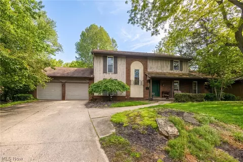 1805 Heritage Cir, Dover, OH 44622