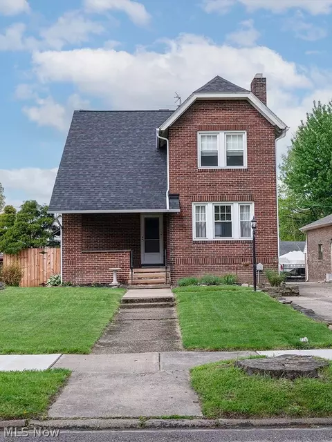 227 Roselawn Ave NE, Warren, OH 44483