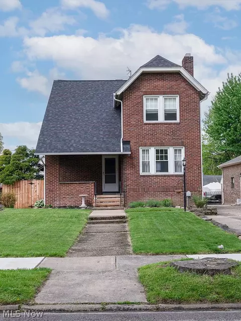 227 Roselawn Ave NE, Warren, OH 44483