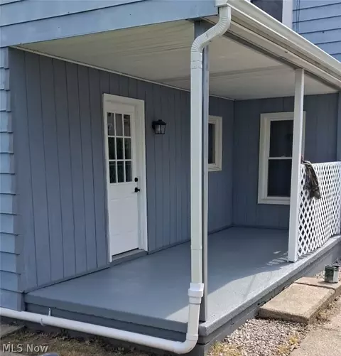 Exterior - 110 Bailey Ct, Elyria, OH 44035 photo 4 of 6