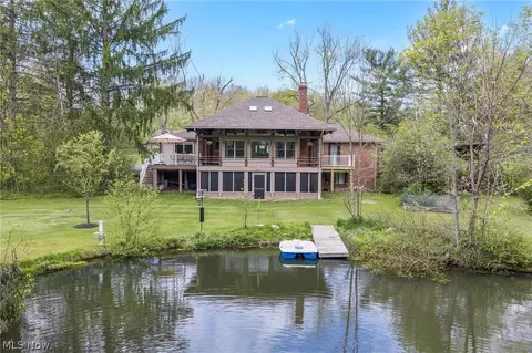 34740 Sherwood Dr, Solon, OH 44139