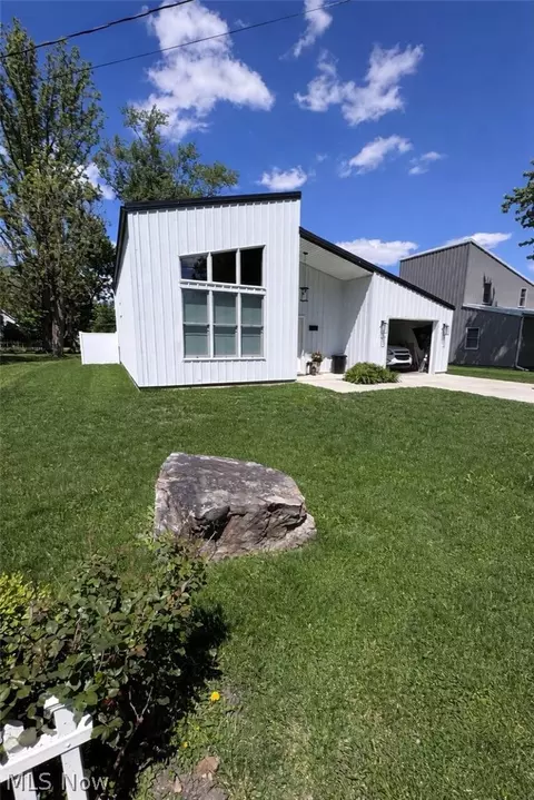 103 W Wood St, Middle Point, OH 45863