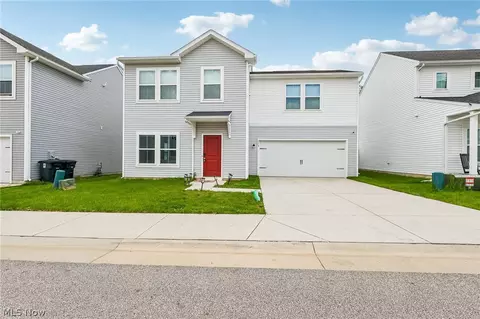 572 Auld Farm Cir, Akron, OH 44320