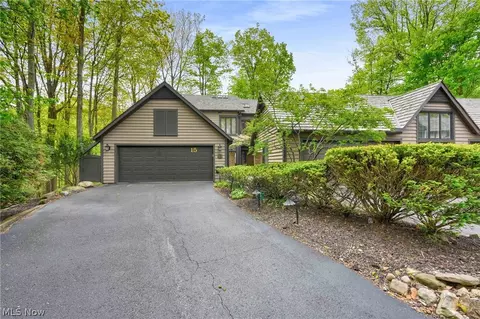 15 Hidden Vly, Rocky River, OH 44116