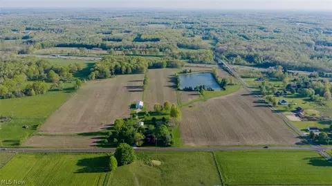 9865 Tallmadge Rd, Diamond, OH 44412