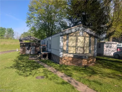 460 1st St, Brewster, OH 44613