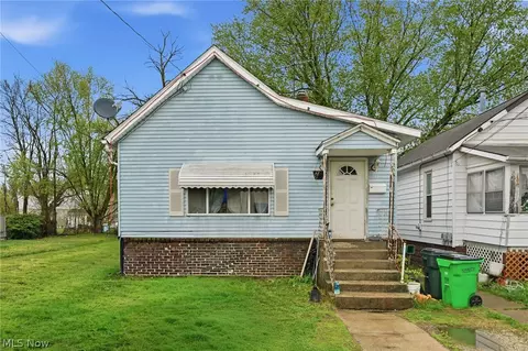 113 15th St NW, Barberton, OH 44203