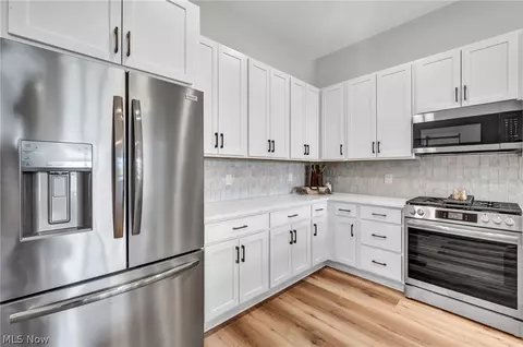 Kitchen - 110 Cider Ml, Chardon, OH 44024 photo 3 of 4