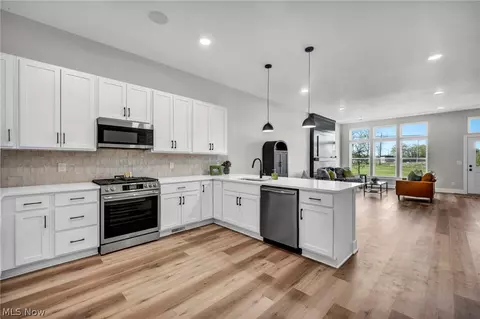 Kitchen - 110 Cider Ml, Chardon, OH 44024 photo 2 of 4