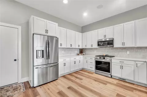 Kitchen - 110 Cider Ml, Chardon, OH 44024 photo 1 of 4