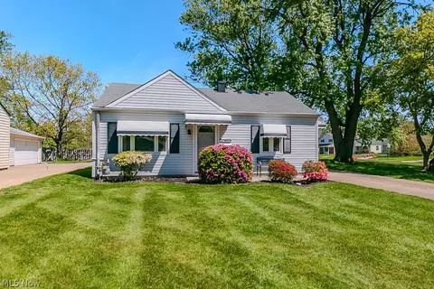 9017 Woodridge Ln, Mentor, OH 44060
