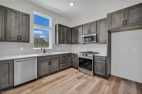 Kitchen - 100 Cider Ml, Chardon, OH 44024 photo 2 of 3