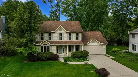 8460 Old Post Rd, Olmsted Falls, OH 44138