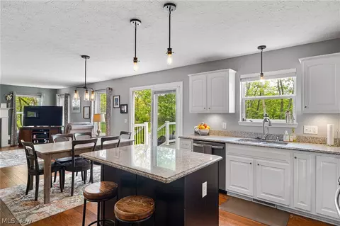 Kitchen - 546 Brookstone Ct, Copley, OH 44321 photo 3 of 4
