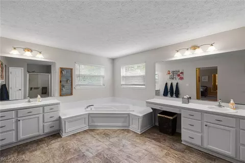 Bath - 546 Brookstone Ct, Copley, OH 44321 photo 3 of 3