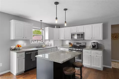 Kitchen - 546 Brookstone Ct, Copley, OH 44321 photo 1 of 4