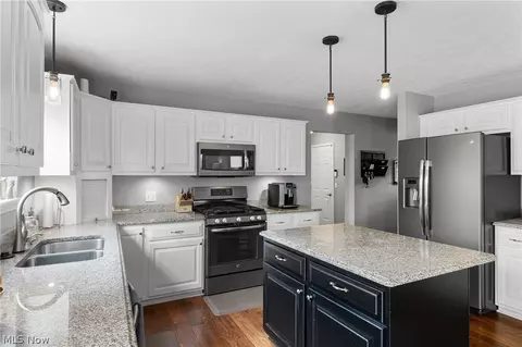Kitchen - 546 Brookstone Ct, Copley, OH 44321 photo 2 of 4