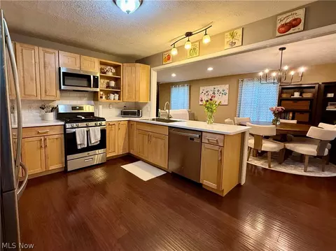 Kitchen - 233 Baldwin Dr, Berea, OH 44017 photo 1 of 3